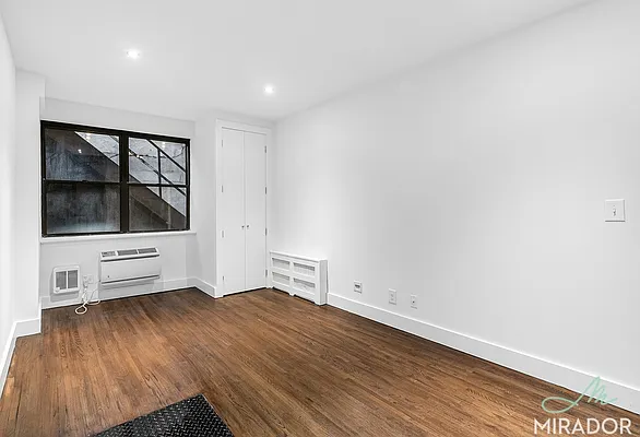 Rented by Mirador Real Estate | media 33