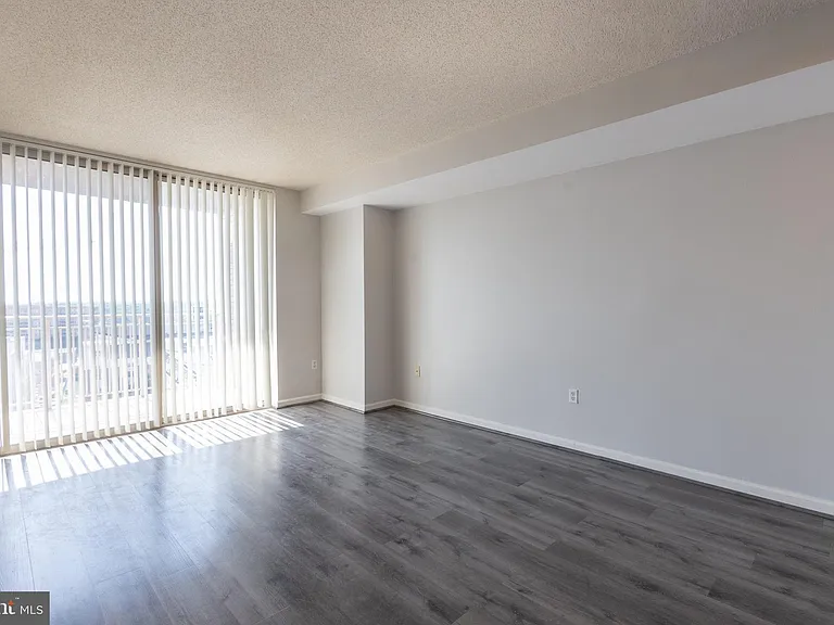 2726 Gallows Rd #1011 — Photo 19