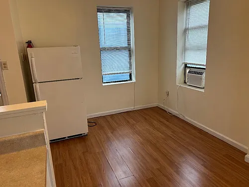 100 Sandford St #B Photo 1