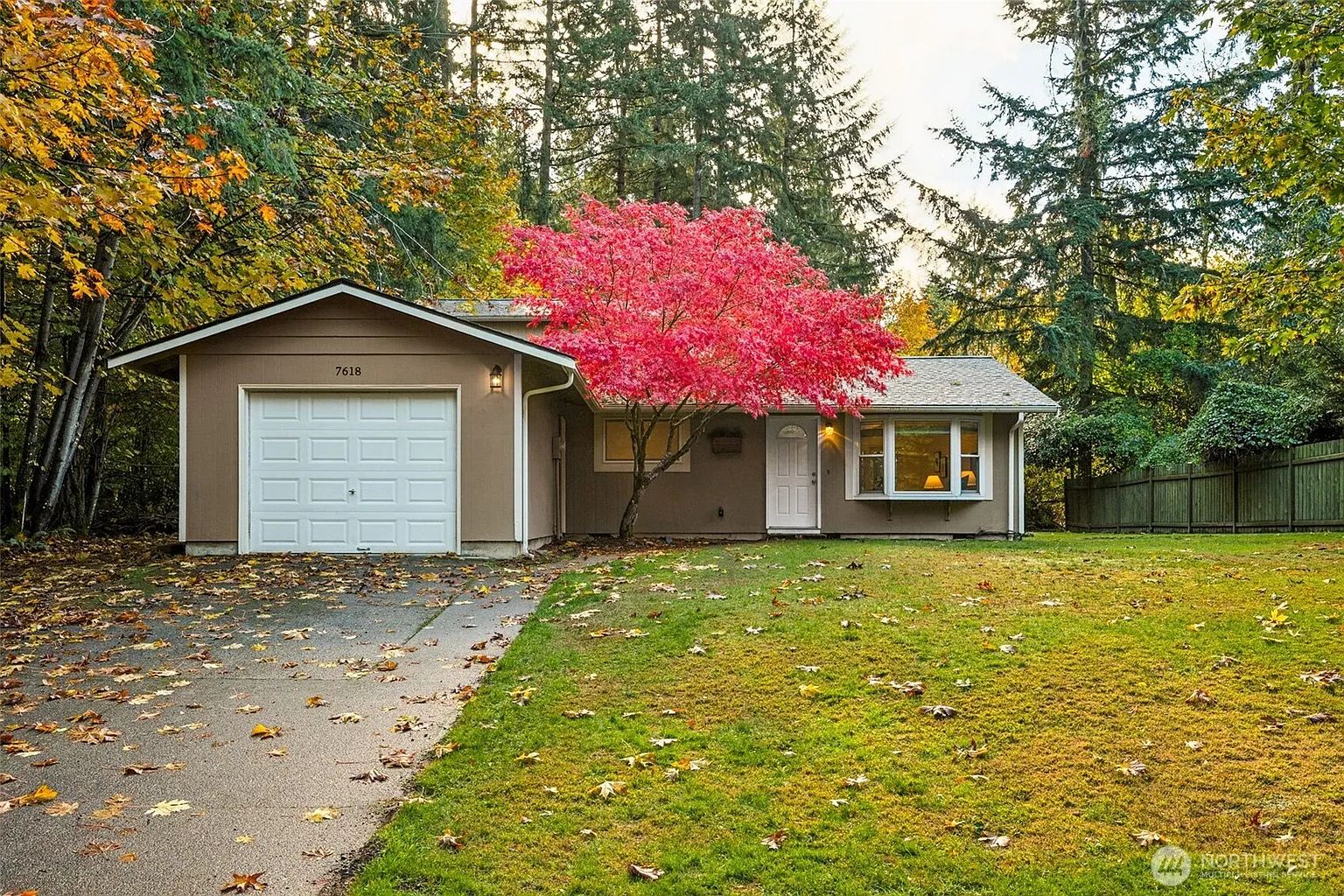 7618 Kittiwake Drive SE photo 1