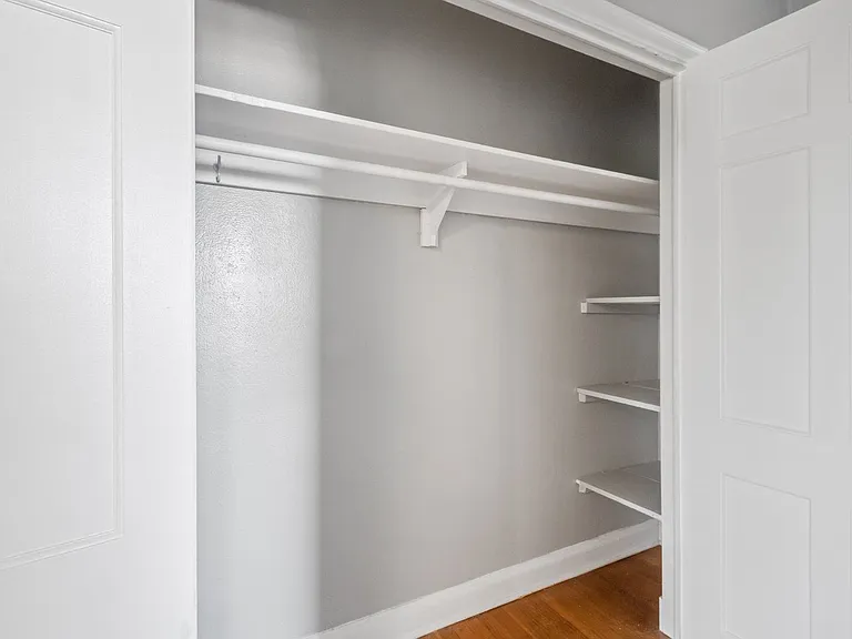 Piccadilly Apartments — Photo 54