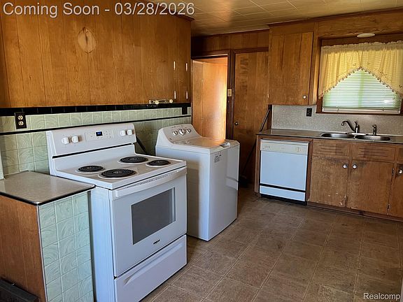 5th image of 2 Maple St