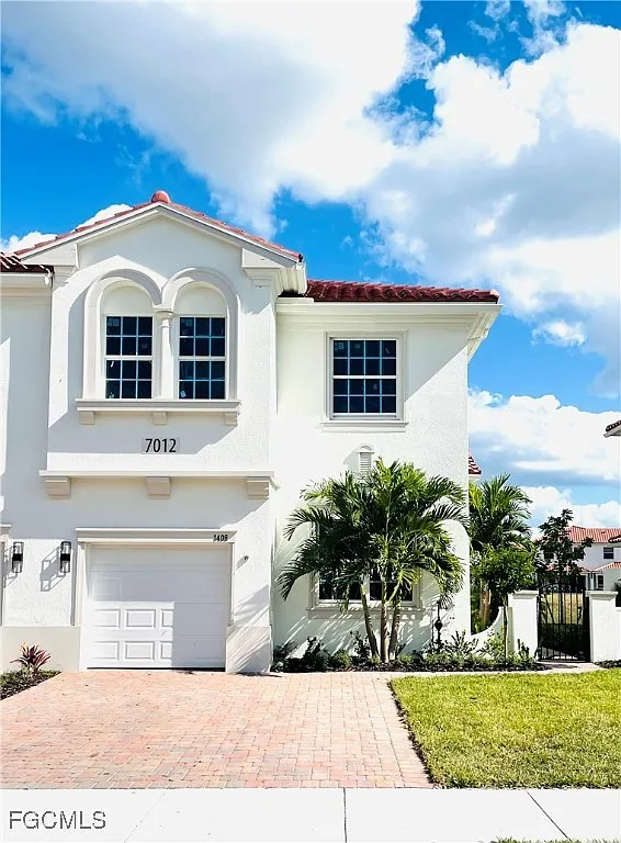 4 bed, 3.0 bath, 1828 sqft, $3,210 — Photo 1