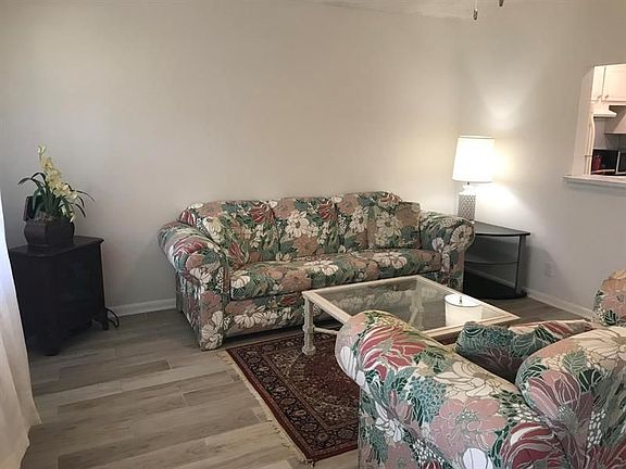 4th image of 99 Sussex E