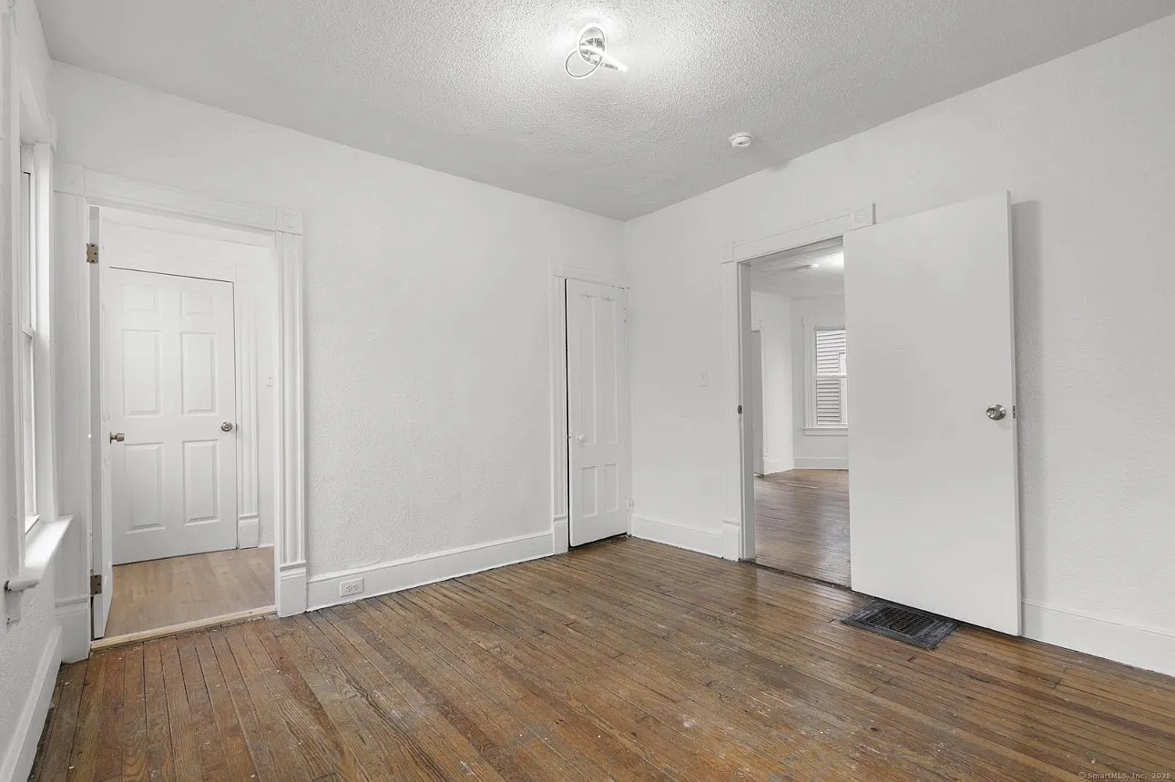 3 bed, 1100 sqft, $1,800 — Photo 2