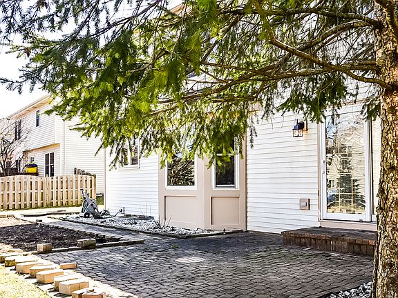 3rd image of 1218 Meadowlark Ln
