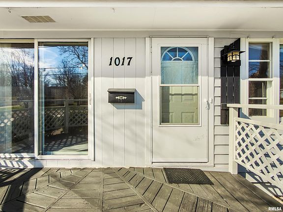3rd image of 1017 W Sunnyside St
