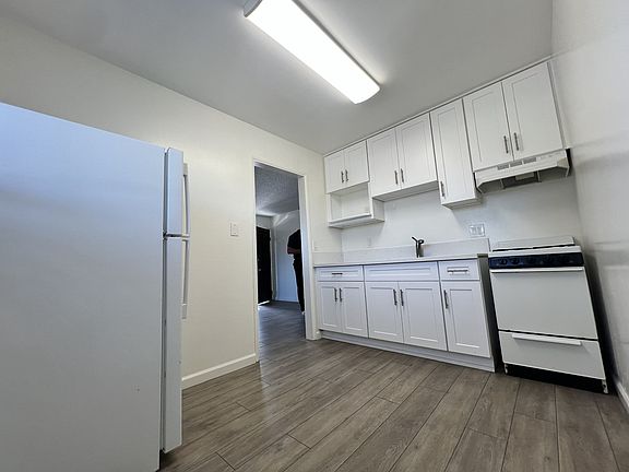 5th image of 4006 Ingraham St