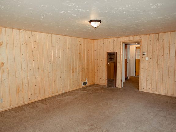 4th image of 1586 E Blaine Ave