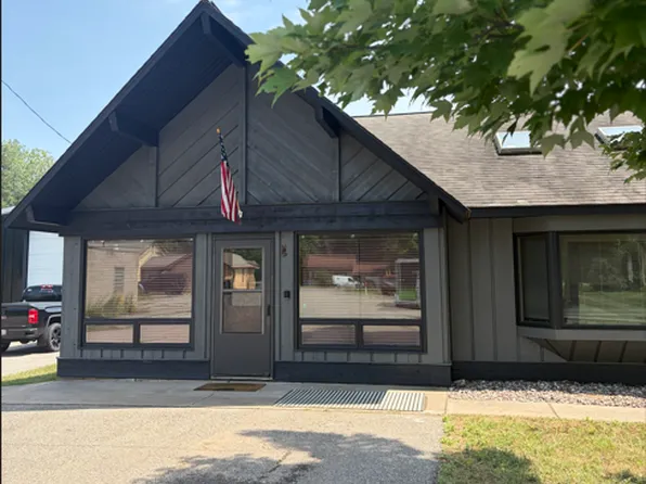 3740 Country Dr, Rhinelander, WI 54501