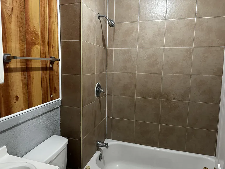 105 Tays St #C — Photo 9
