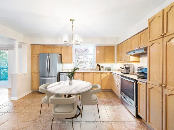 2506 Rutherford Rd #202, Vaughan, ON L4K 5N4