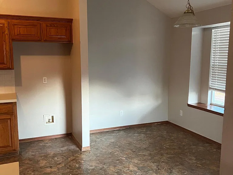 2021 Cedar Meadow Ln — Photo 10