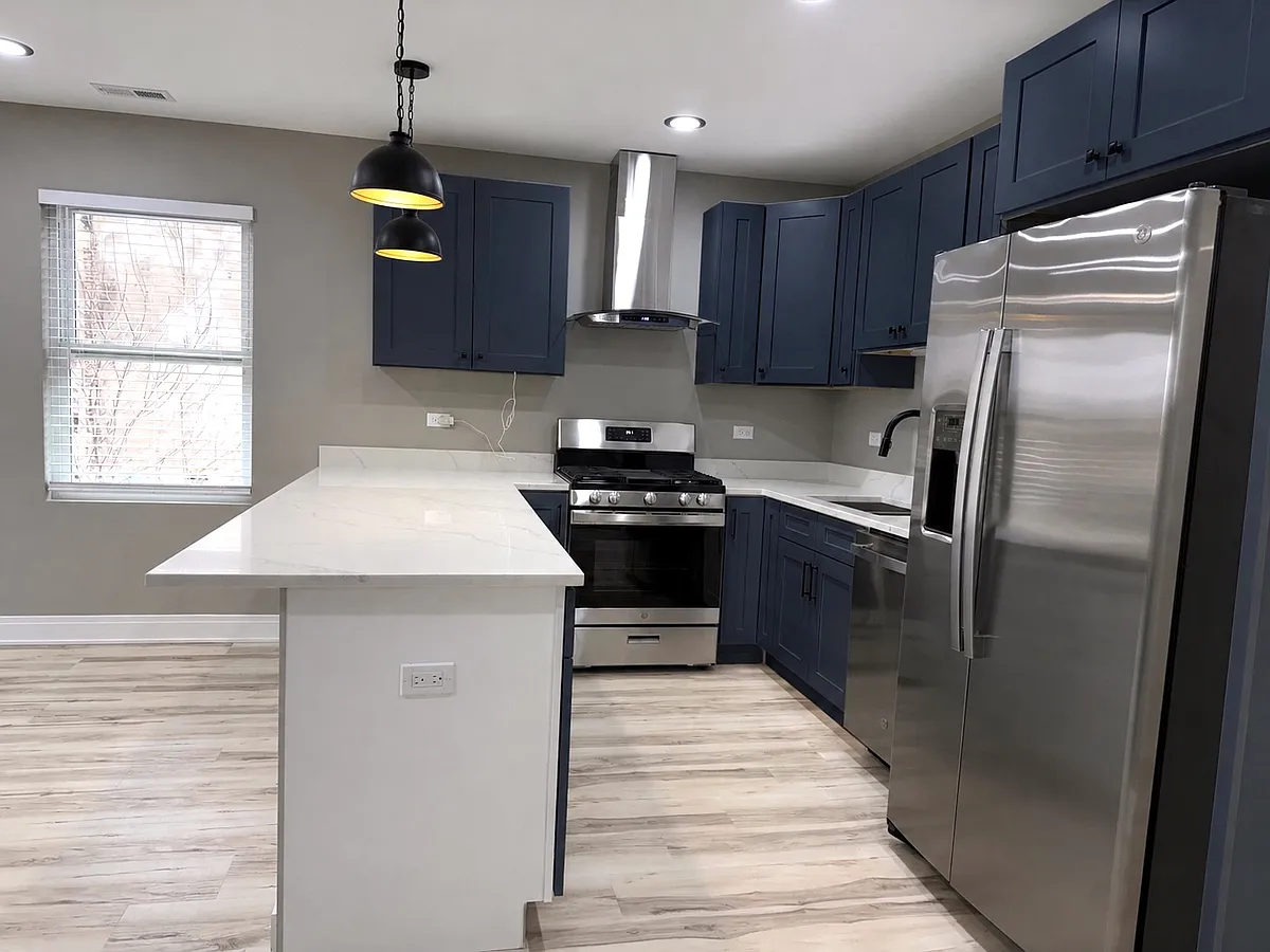 Building Photo - 736 N Pine Ave #1