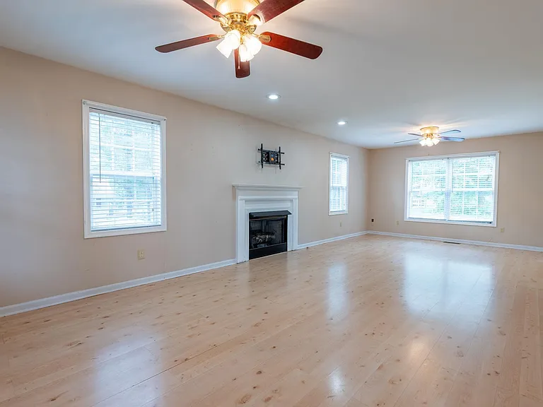 497 Sunset Dr — Photo 12