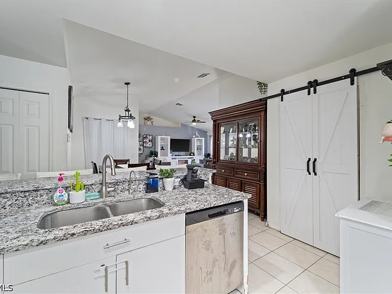 1021 Alvin Ave — Photo 21