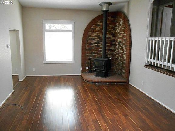 5th image of 625 SE Summit Dr