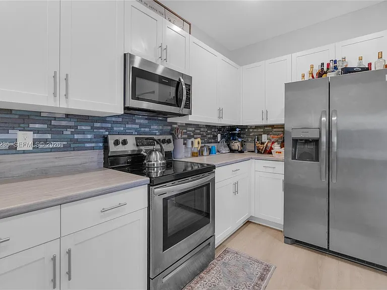 21068 NE 8th Ave — Photo 10