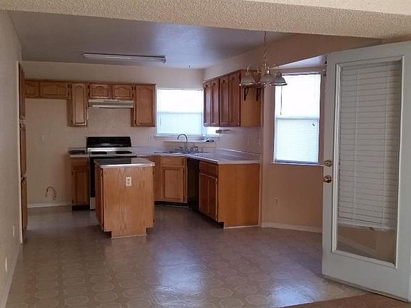 5th image of 3174 Royal Crest St