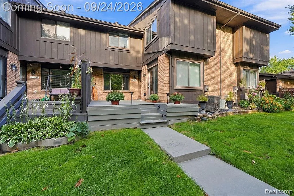 37327 Golfview Dr — Photo 2