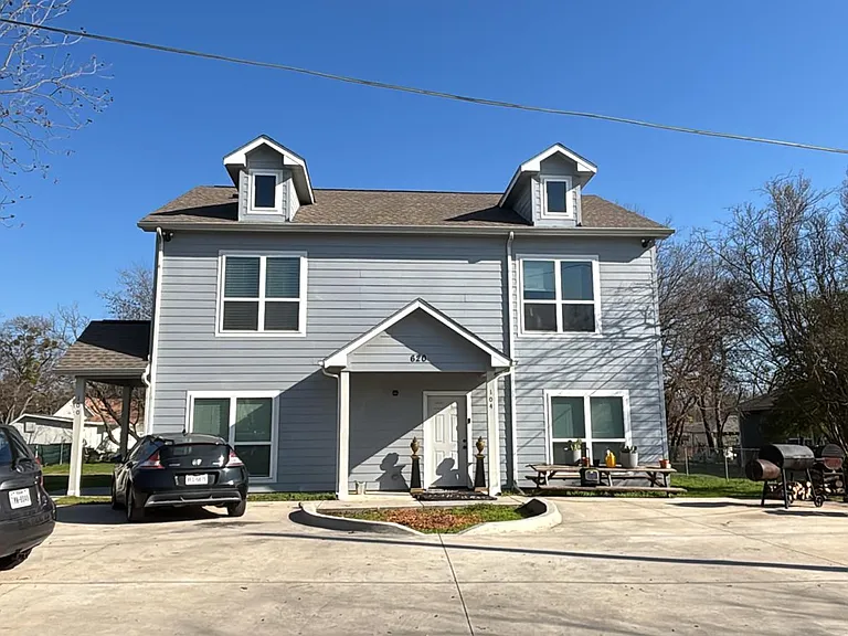 620 Railroad Ave #104 — Photo 1