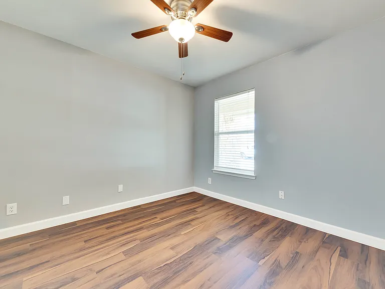 519 Yucca Dr — Photo 24