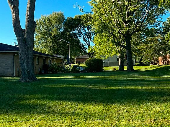 3rd image of 3115 Pearl Dr