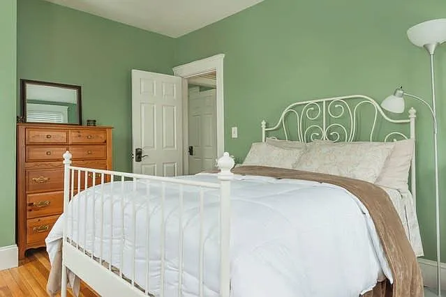 130 Sutherland Rd #5 — Photo 11