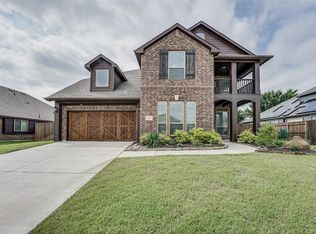 183 Half Moon Dr, Waxahachie, TX 75165