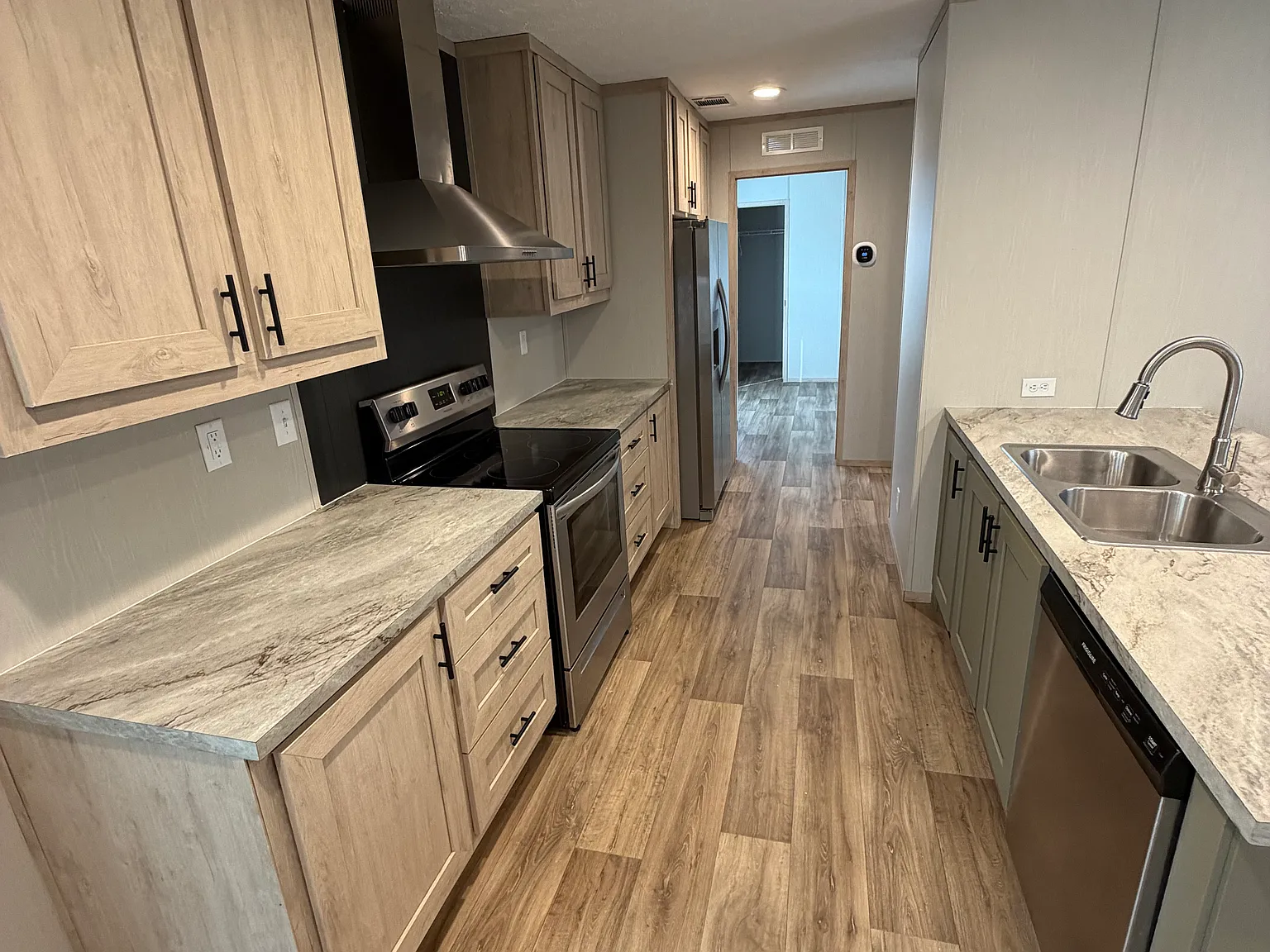 3 bed, 990 sqft, $1,350 — Photo 4