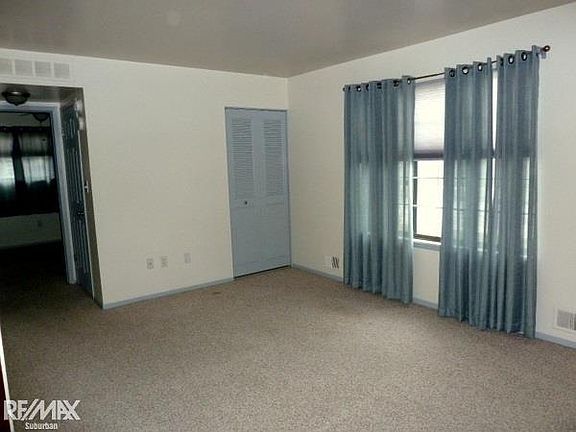 3rd image of 22831 Grove St