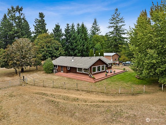 2nd image of 2225 Beaver Creek Drive SW