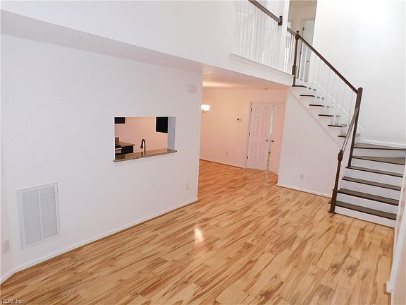 5th image of 182 Wexford Dr E