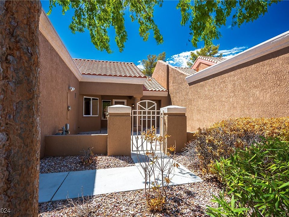 1st image of 2617 Desert Glen Dr