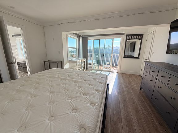 2nd image of 3910 Cody Rd