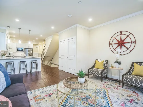 1019 N Randolph St, Philadelphia, PA 19123