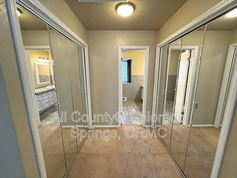 931 Kings Crown Rd — Photo 15