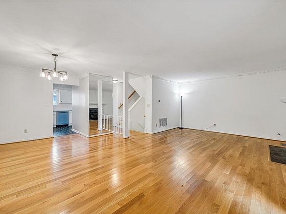 4th image of 3255 Londonderry Ln