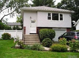 1716 Washington Dr, Merrick, NY 11566