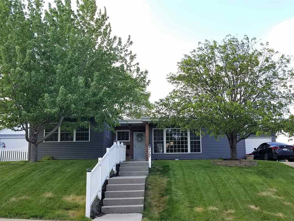 1st image of 717 W 31st St