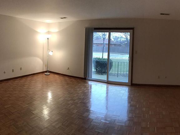 3rd image of 920 Camellia Dr APT 2