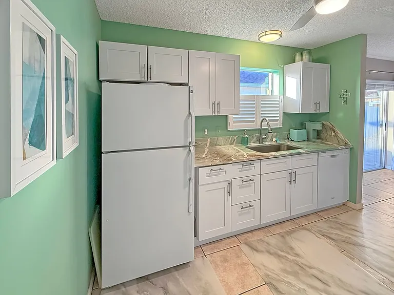 408 Duarte Ln — Photo 3