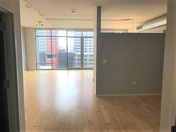 3rd image of 1100 S Hope St APT 1210