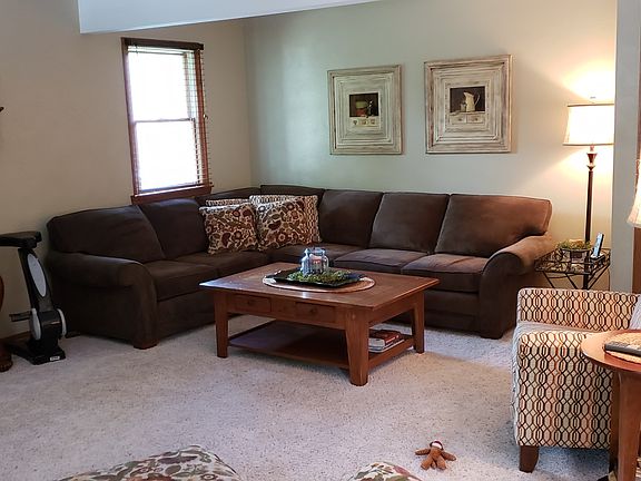 2nd image of 404 Ashwood Ct