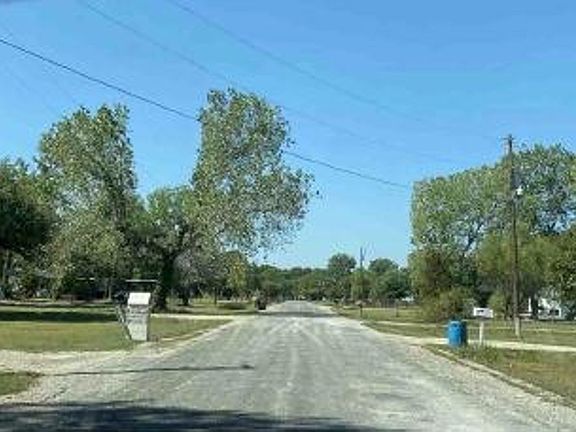 Exterior Neighborhood (street photo)