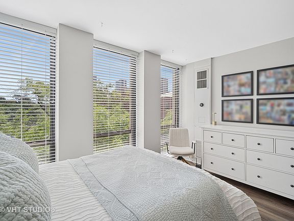 4th image of 1660 N La Salle St #403