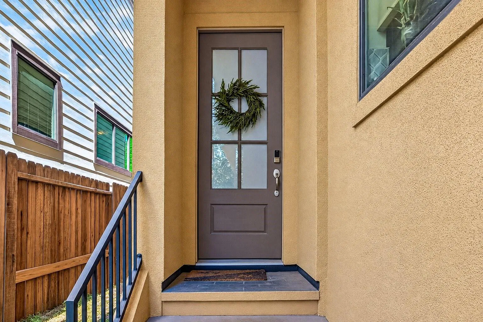 3 bed, 2.5 bath, 1943 sqft, $3,200 — Photo 3