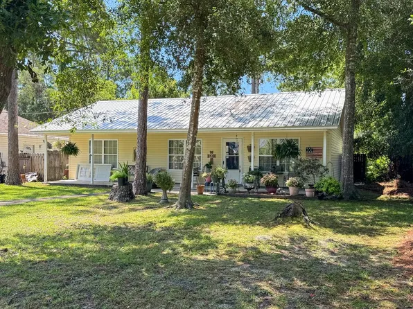 318 Earl King St, Apalachicola, FL 32320