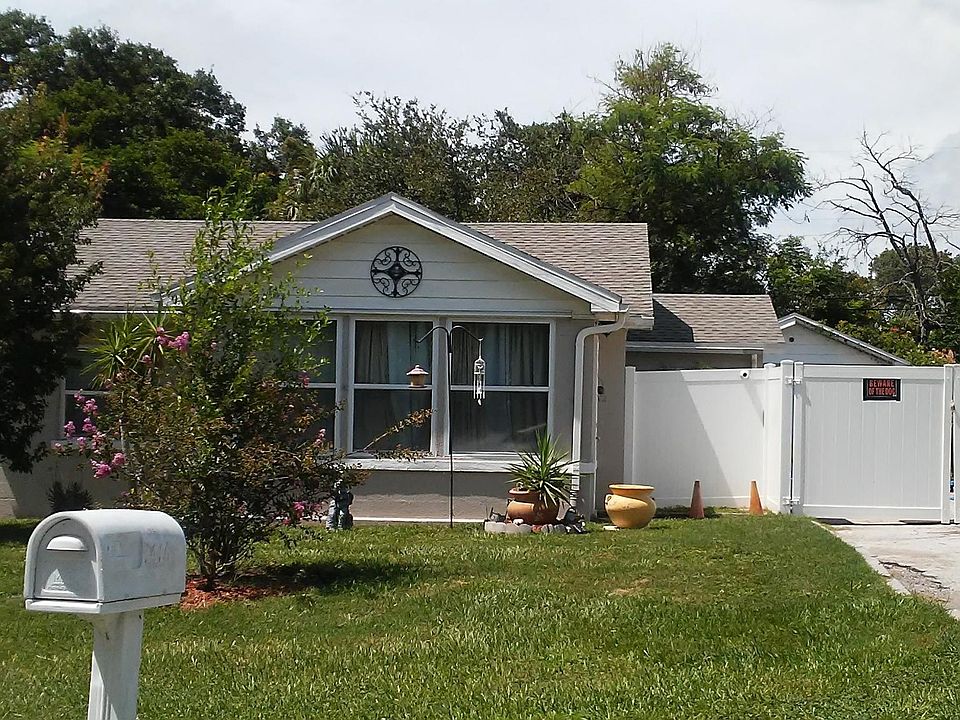 1st image of 1416 De Leon St