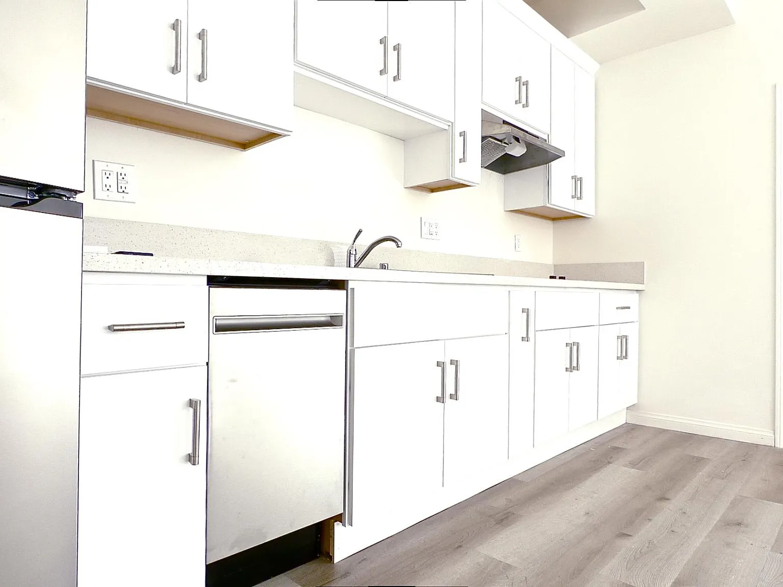 Studio, 420 sqft, $2,250 — Photo 2